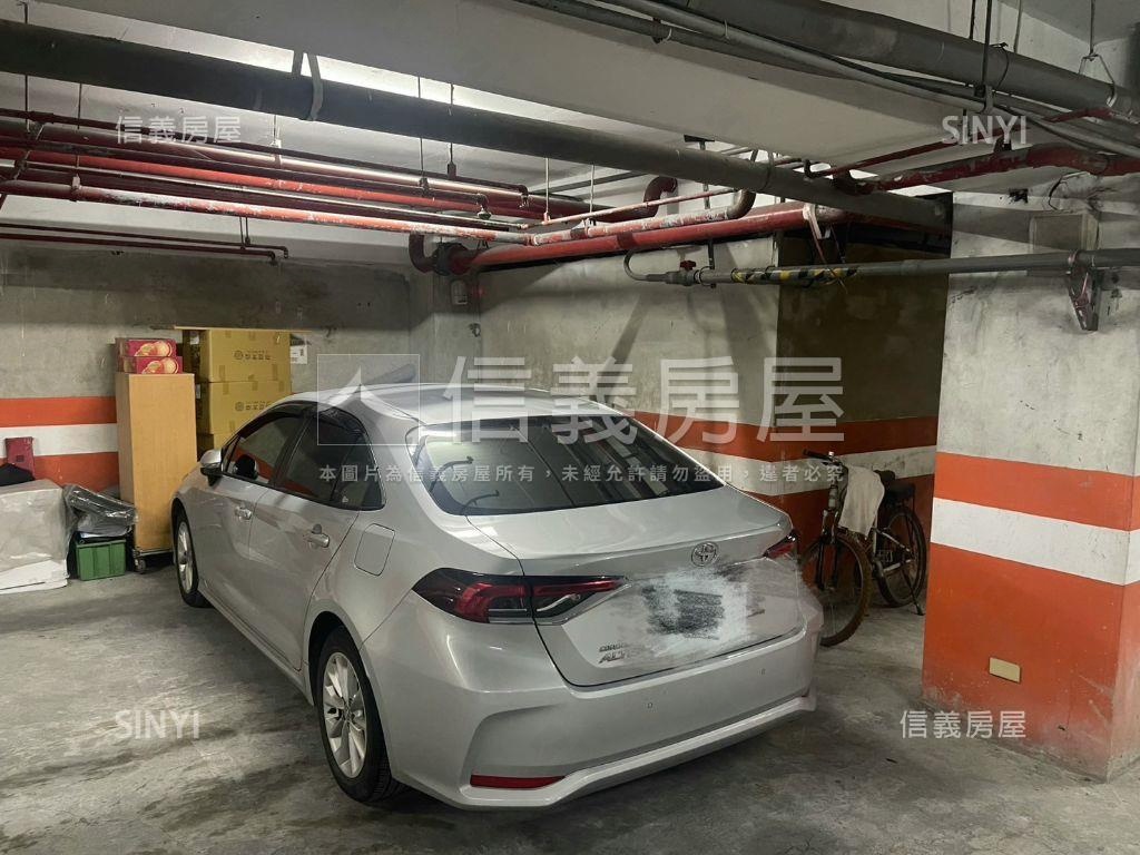 新都心ＩＩ四房平車房屋室內格局與周邊環境