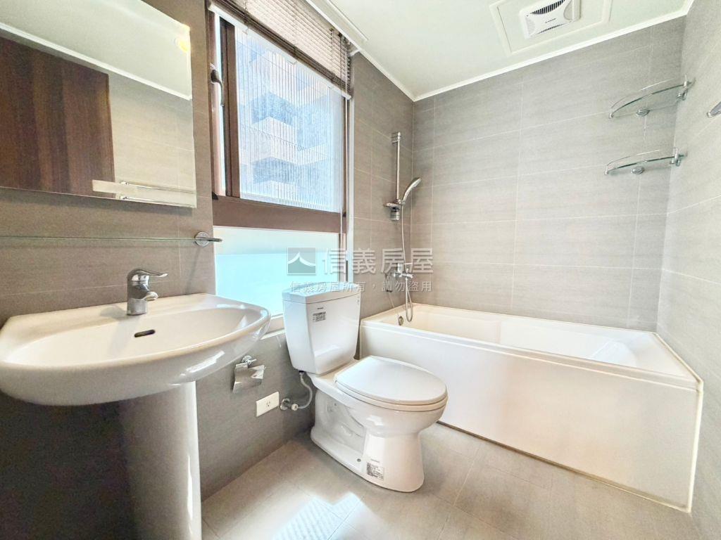 稀有！水蓮三房美屋附平車房屋室內格局與周邊環境