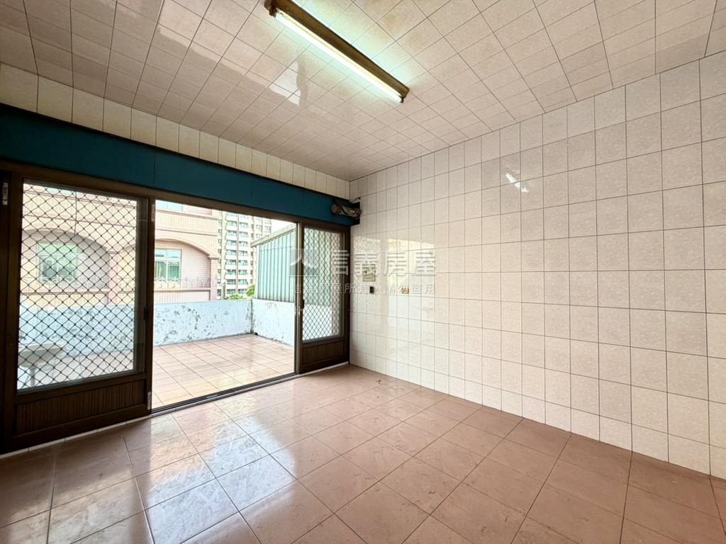 誠售★前路後巷邊間透天房屋室內格局與周邊環境
