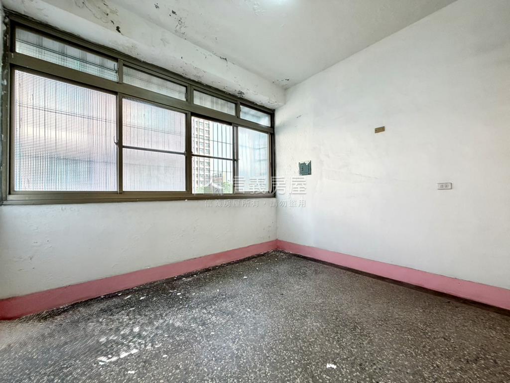 誠售★前路後巷邊間透天房屋室內格局與周邊環境