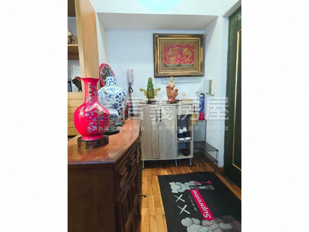 稀有山水畫樓精美４房房屋室內格局與周邊環境