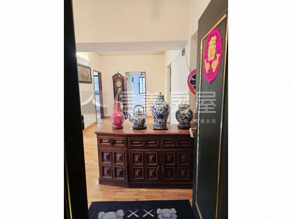稀有山水畫樓精美４房房屋室內格局與周邊環境