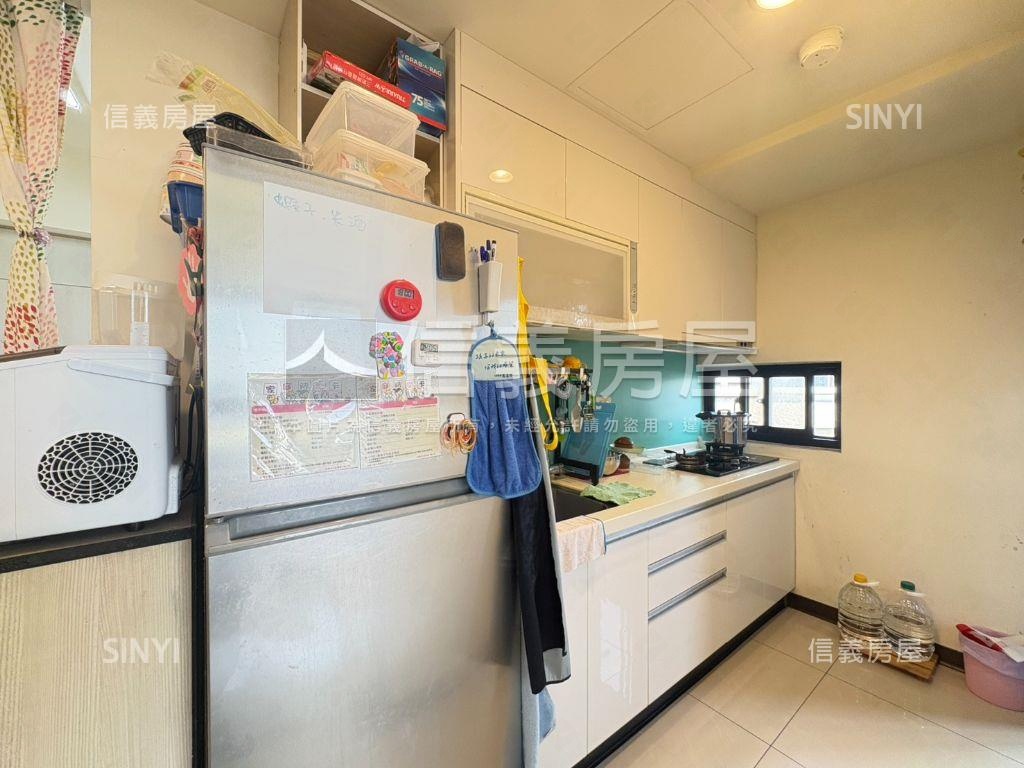 夢時代採光綠景兩房車位房屋室內格局與周邊環境