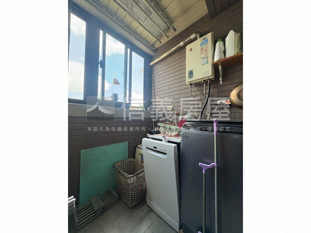 夢時代採光綠景兩房車位房屋室內格局與周邊環境