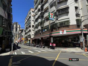 正復興路店面寬７米８