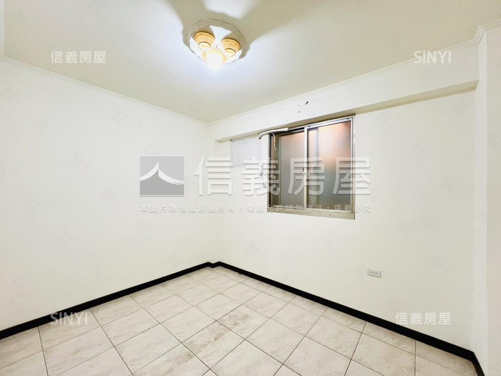 極稀有國泰建設公寓二樓房屋室內格局與周邊環境