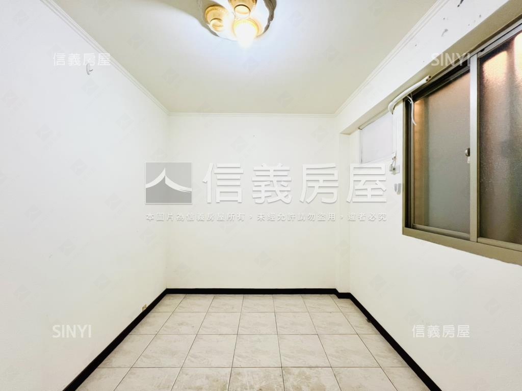 極稀有國泰建設公寓二樓房屋室內格局與周邊環境