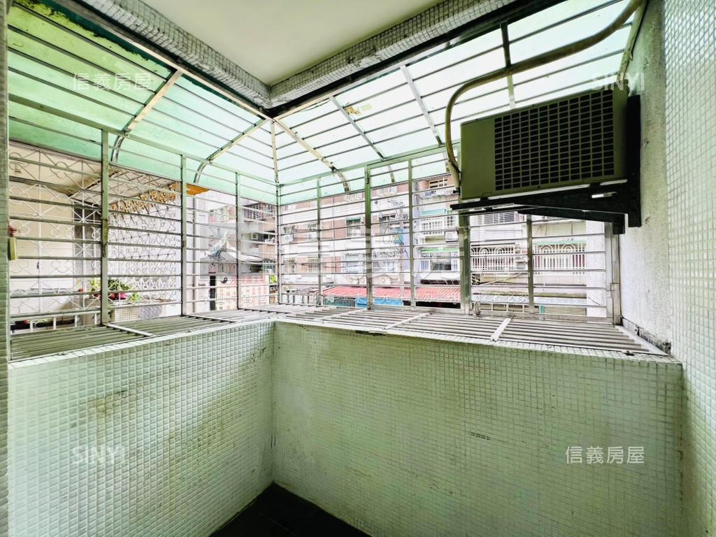 極稀有國泰建設公寓二樓房屋室內格局與周邊環境