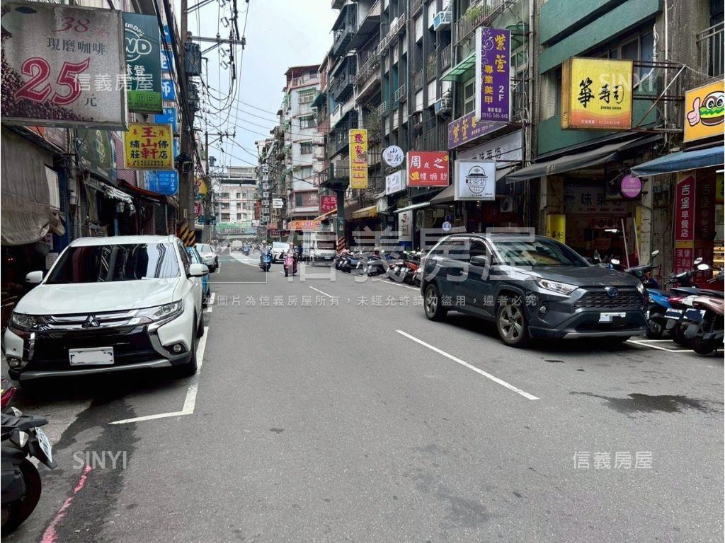 市區孝三路稀有透天房屋室內格局與周邊環境