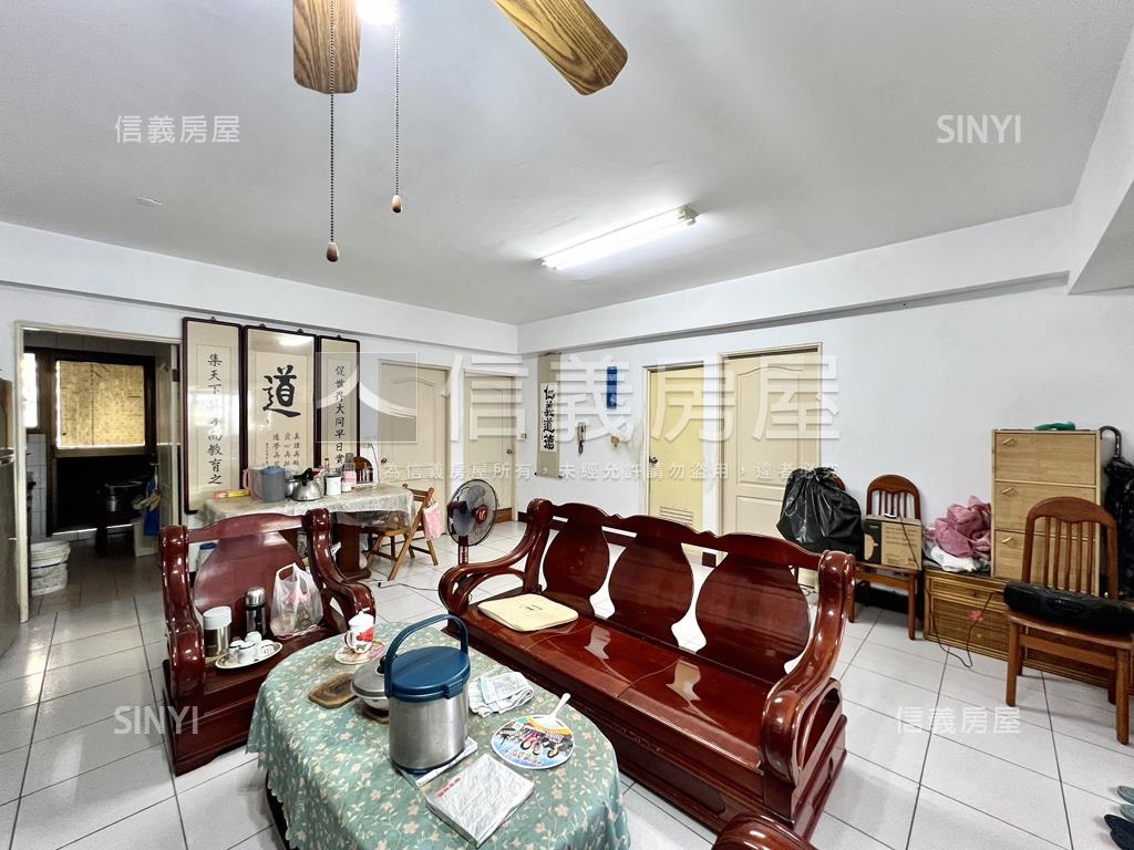陽台進出質感採光正三房房屋室內格局與周邊環境