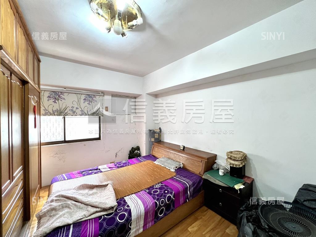 陽台進出質感採光正三房房屋室內格局與周邊環境