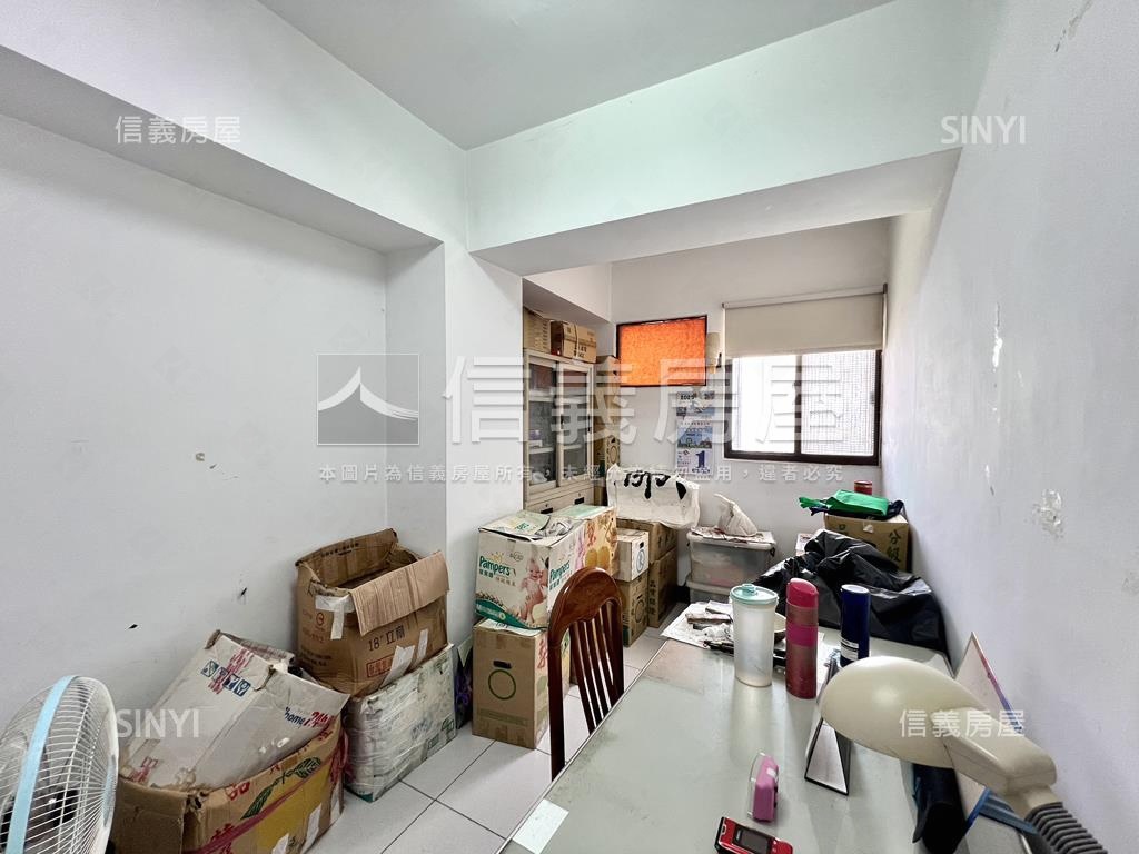 陽台進出質感採光正三房房屋室內格局與周邊環境