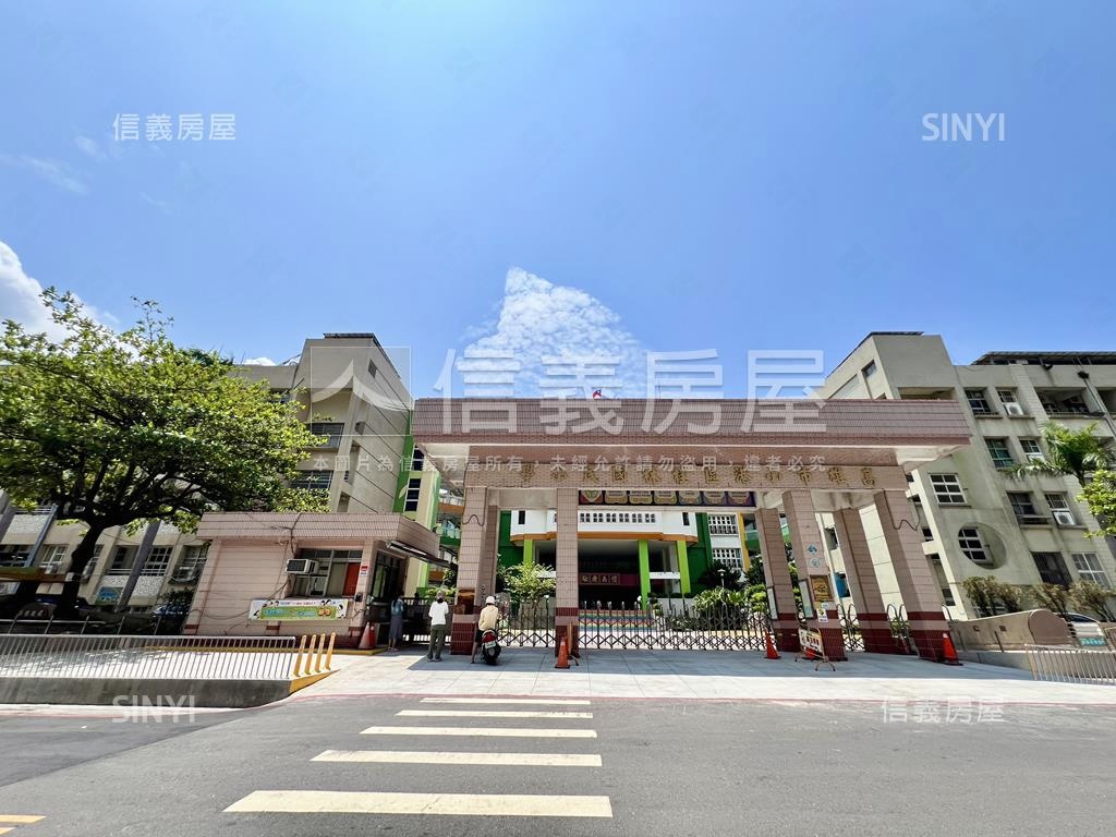 陽台進出質感採光正三房房屋室內格局與周邊環境