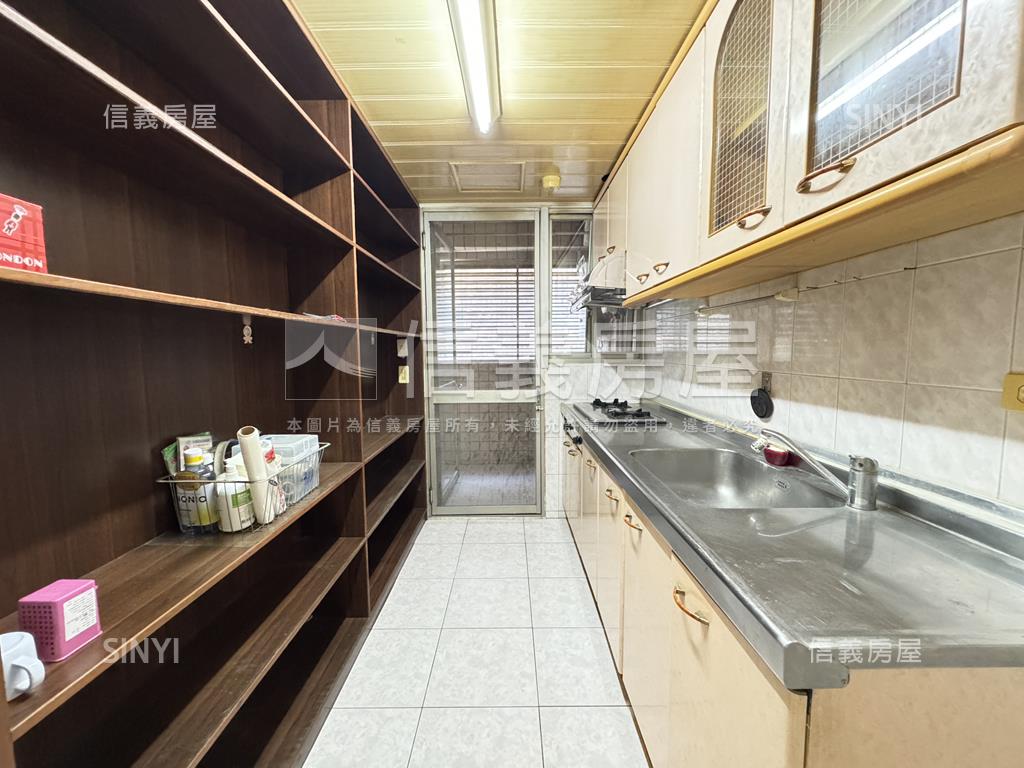 免千萬捷運旁高樓景觀四房房屋室內格局與周邊環境