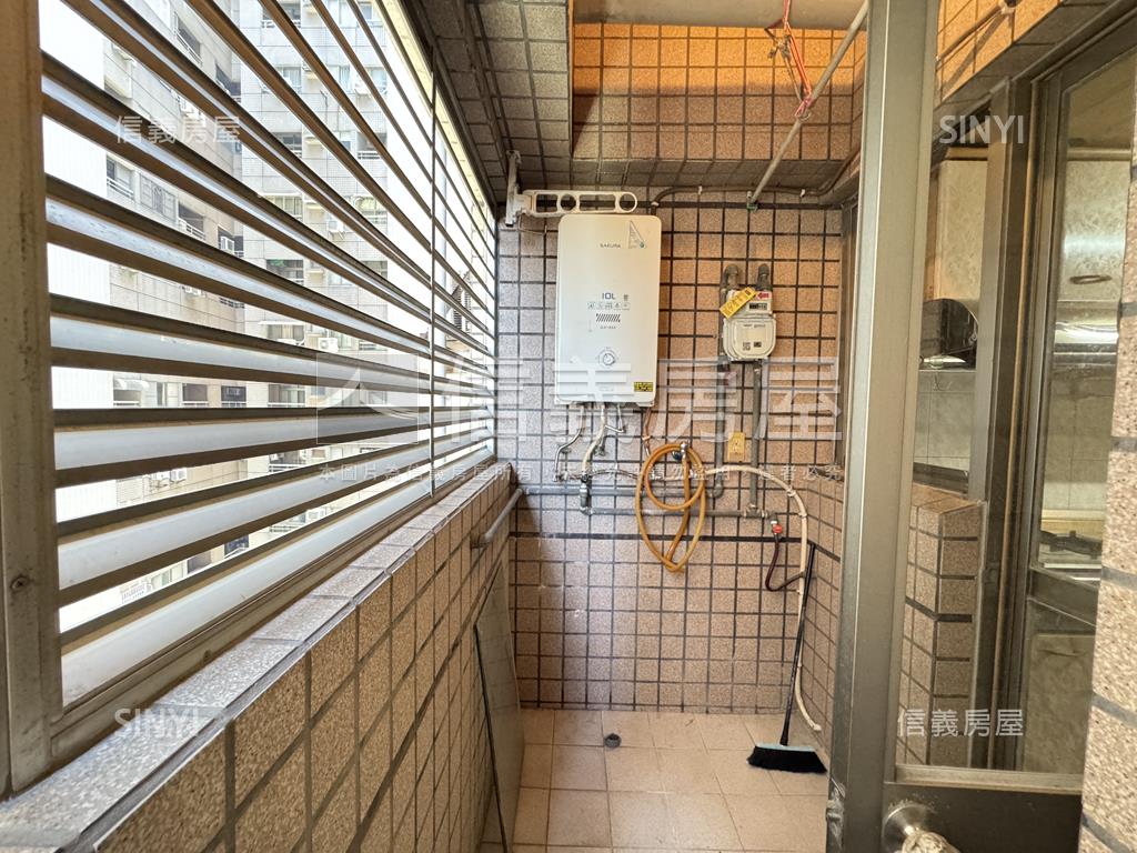 免千萬捷運旁高樓景觀四房房屋室內格局與周邊環境