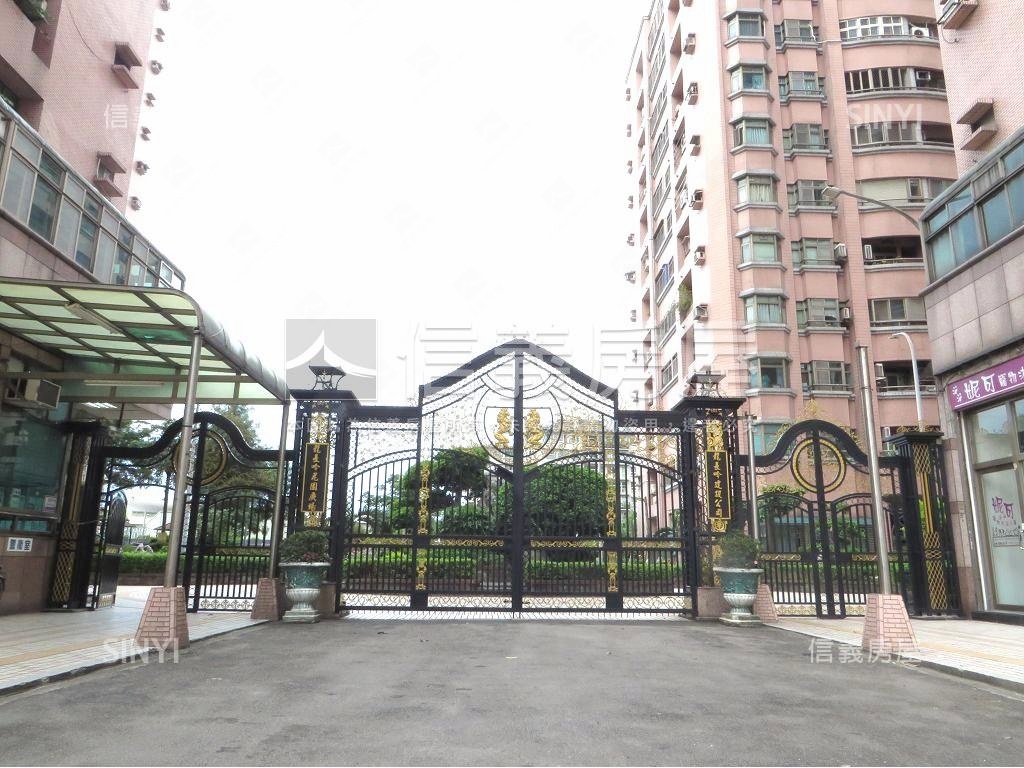 龍長吟３房車位房屋室內格局與周邊環境