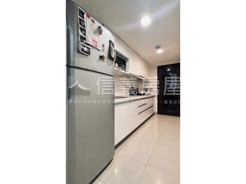 專任佳瑞遊成家三房車位房屋室內格局與周邊環境