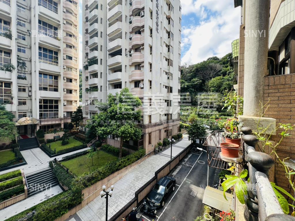 芝園面中庭景觀＋坡平車位房屋室內格局與周邊環境