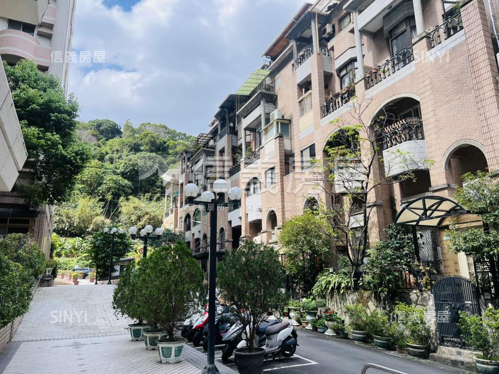 芝園面中庭景觀＋坡平車位房屋室內格局與周邊環境