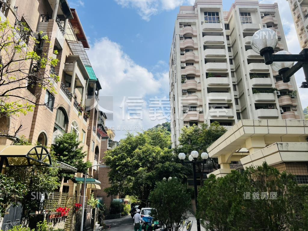 芝園面中庭景觀＋坡平車位房屋室內格局與周邊環境