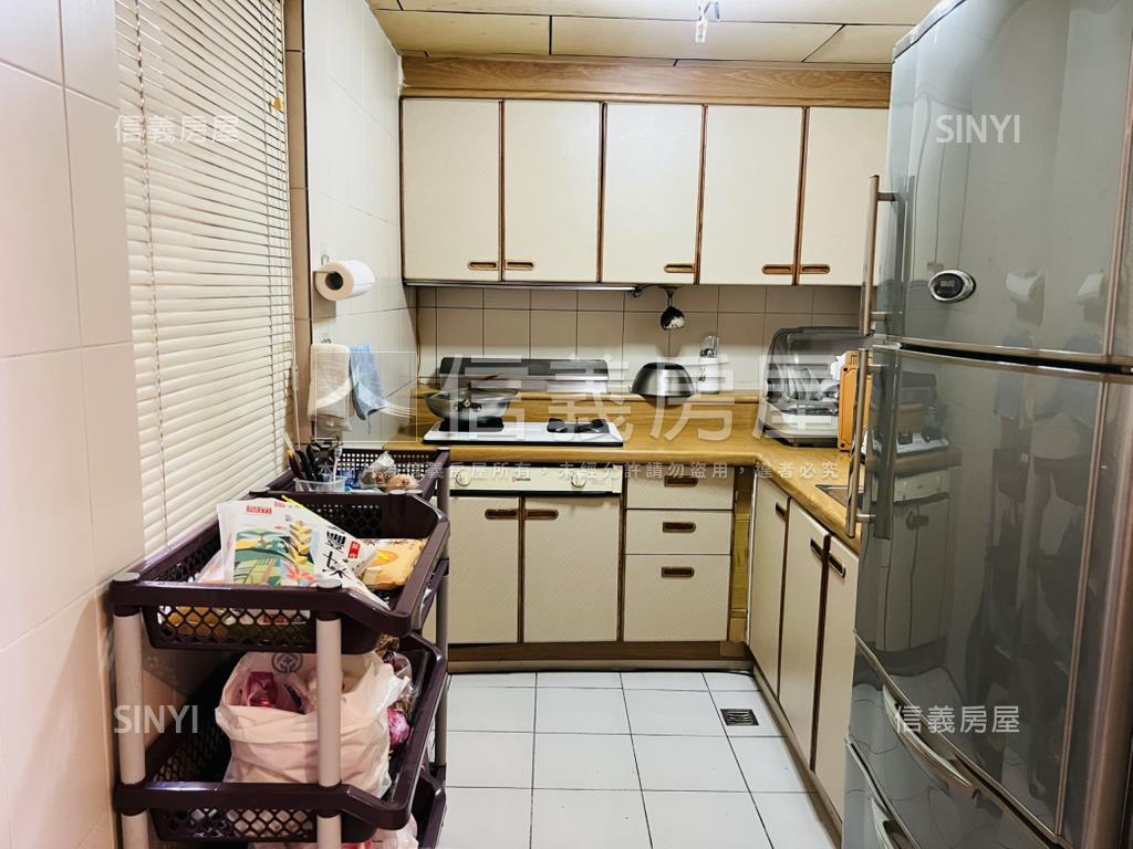 芝園面中庭景觀＋坡平車位房屋室內格局與周邊環境