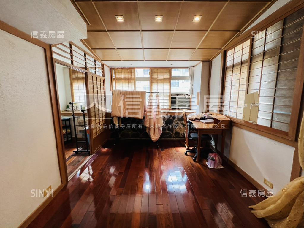 芝園面中庭景觀＋坡平車位房屋室內格局與周邊環境