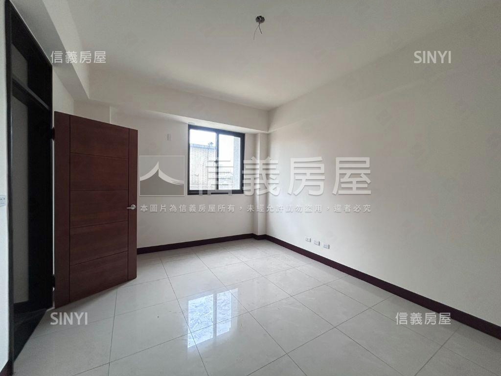 三賢公園旁電梯別墅房屋室內格局與周邊環境