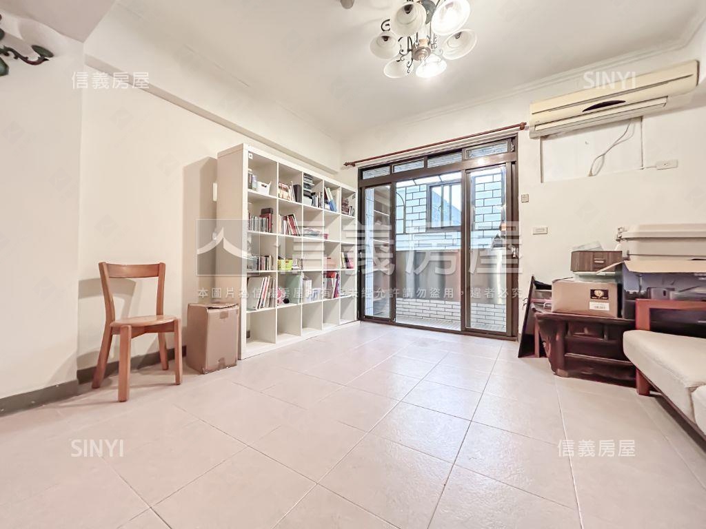 忠孝捷運雙併華廈房屋室內格局與周邊環境