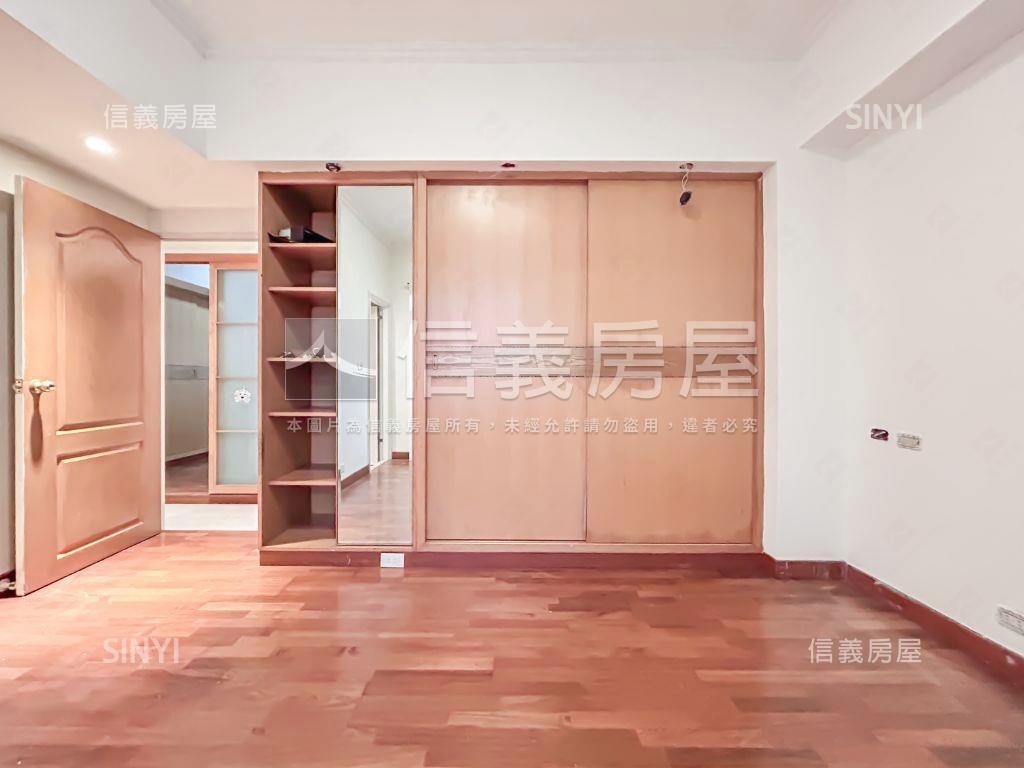 忠孝捷運雙併華廈房屋室內格局與周邊環境