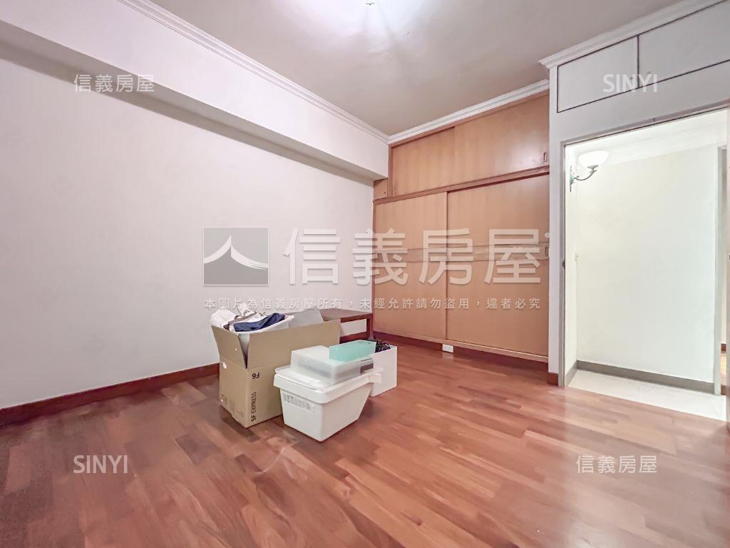 忠孝捷運雙併華廈房屋室內格局與周邊環境