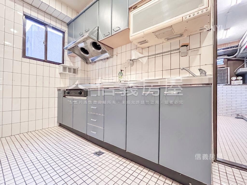 忠孝捷運雙併華廈房屋室內格局與周邊環境