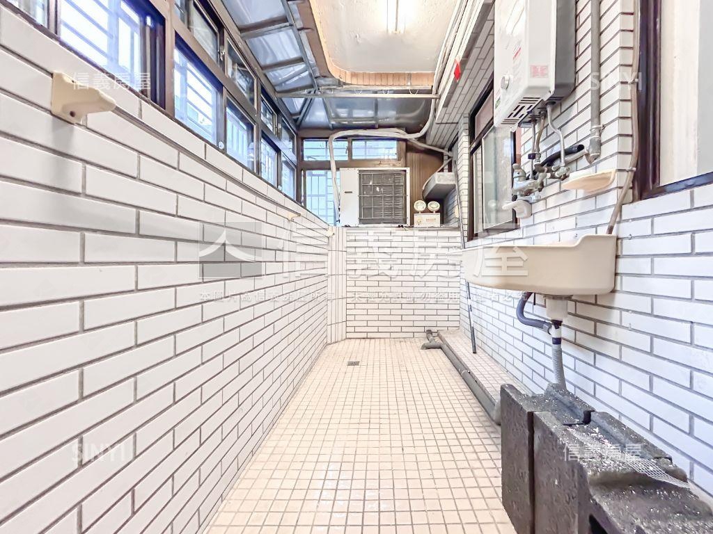 忠孝捷運雙併華廈房屋室內格局與周邊環境