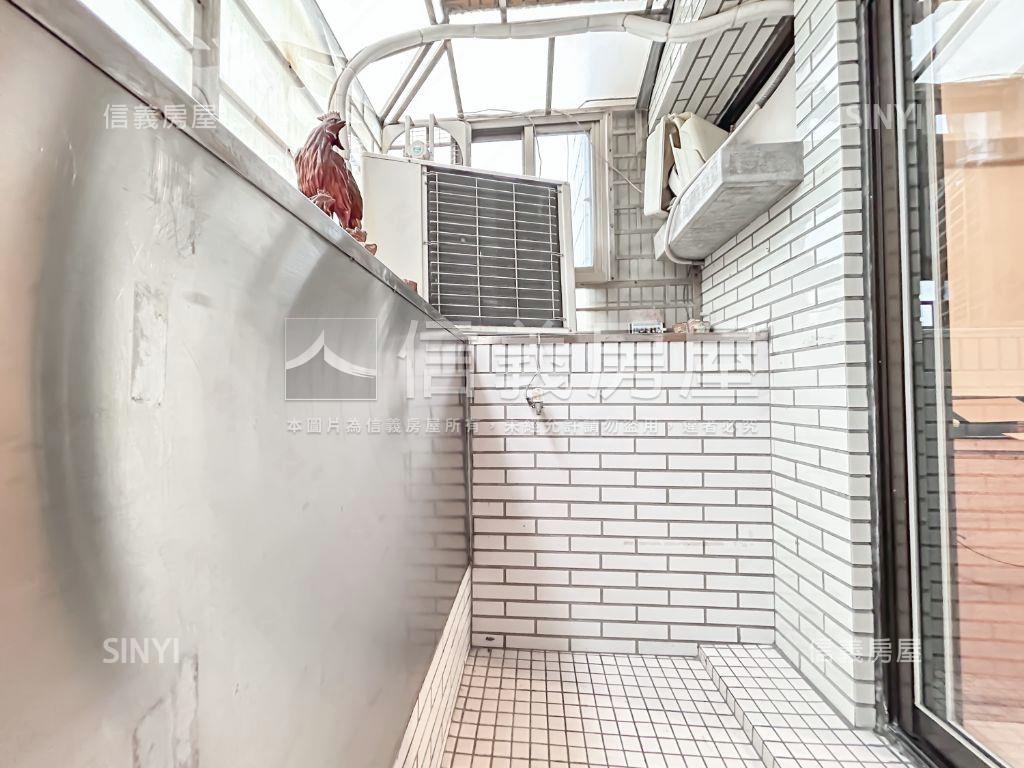 忠孝捷運雙併華廈房屋室內格局與周邊環境