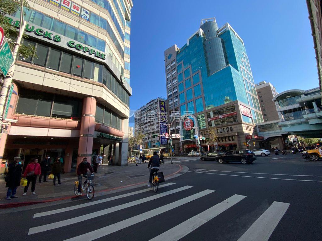 謄本商業用捷運大面寬金店房屋室內格局與周邊環境