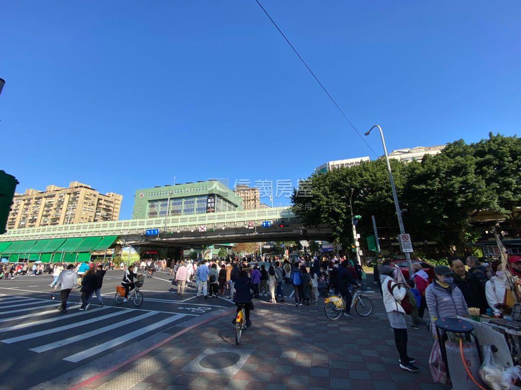 謄本商業用捷運大面寬金店房屋室內格局與周邊環境