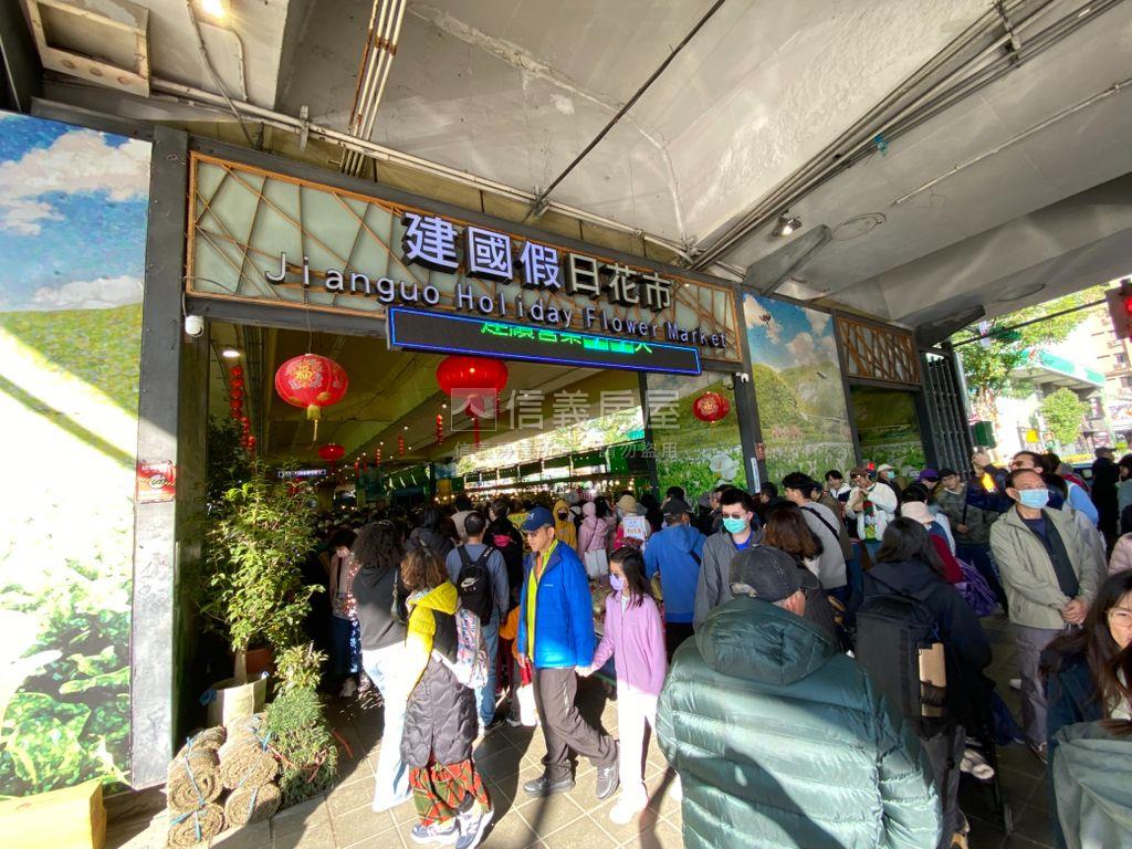 謄本商業用捷運大面寬金店房屋室內格局與周邊環境