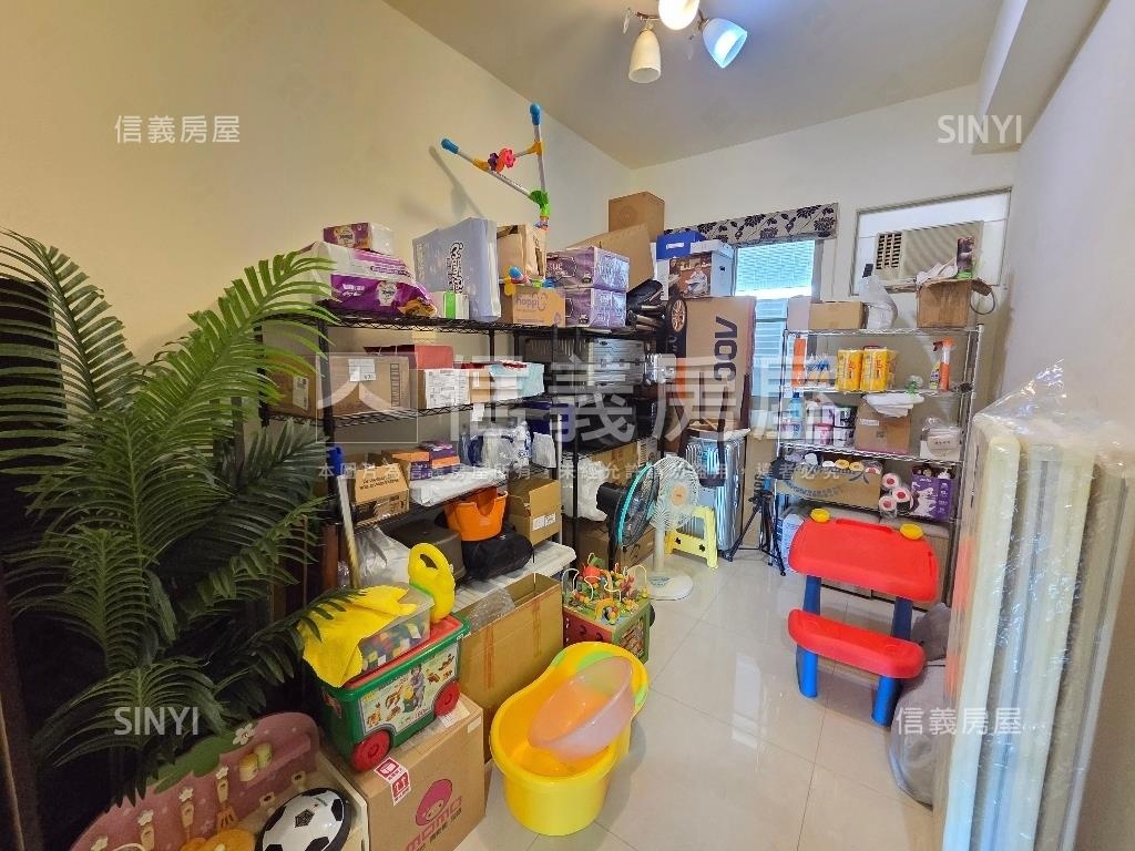 駁二輕軌海揚質感四房平車房屋室內格局與周邊環境