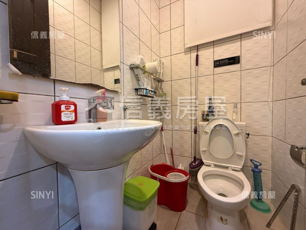 高鐵區穩定收租水琉璃店面房屋室內格局與周邊環境