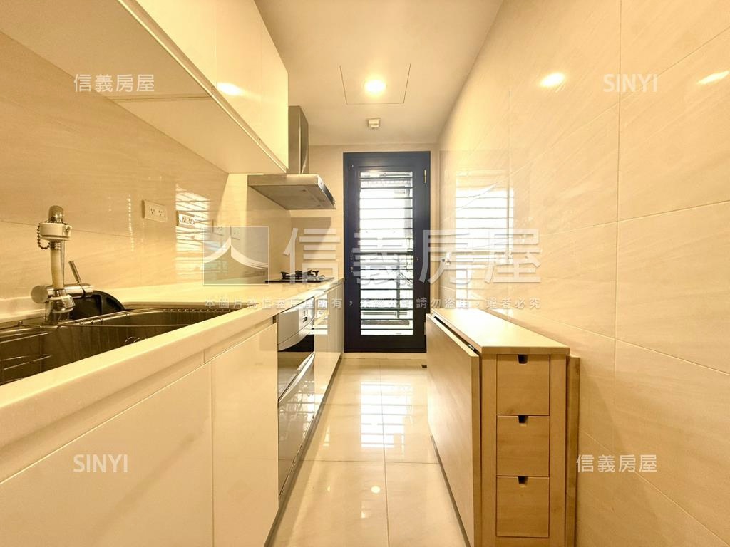 Ａ１９站樂天景觀三房車位房屋室內格局與周邊環境