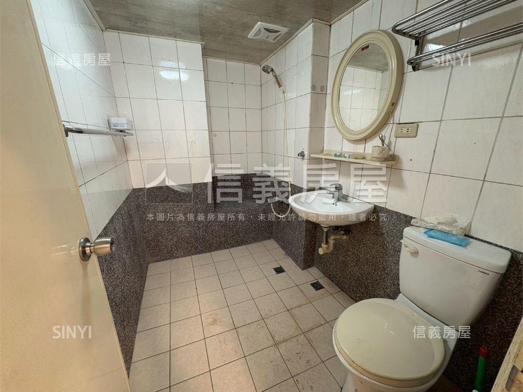 南屯五期四房附車位房屋室內格局與周邊環境