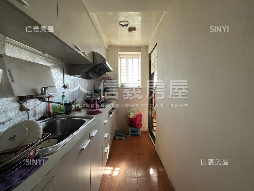 高樓遠景光明電梯３房房屋室內格局與周邊環境