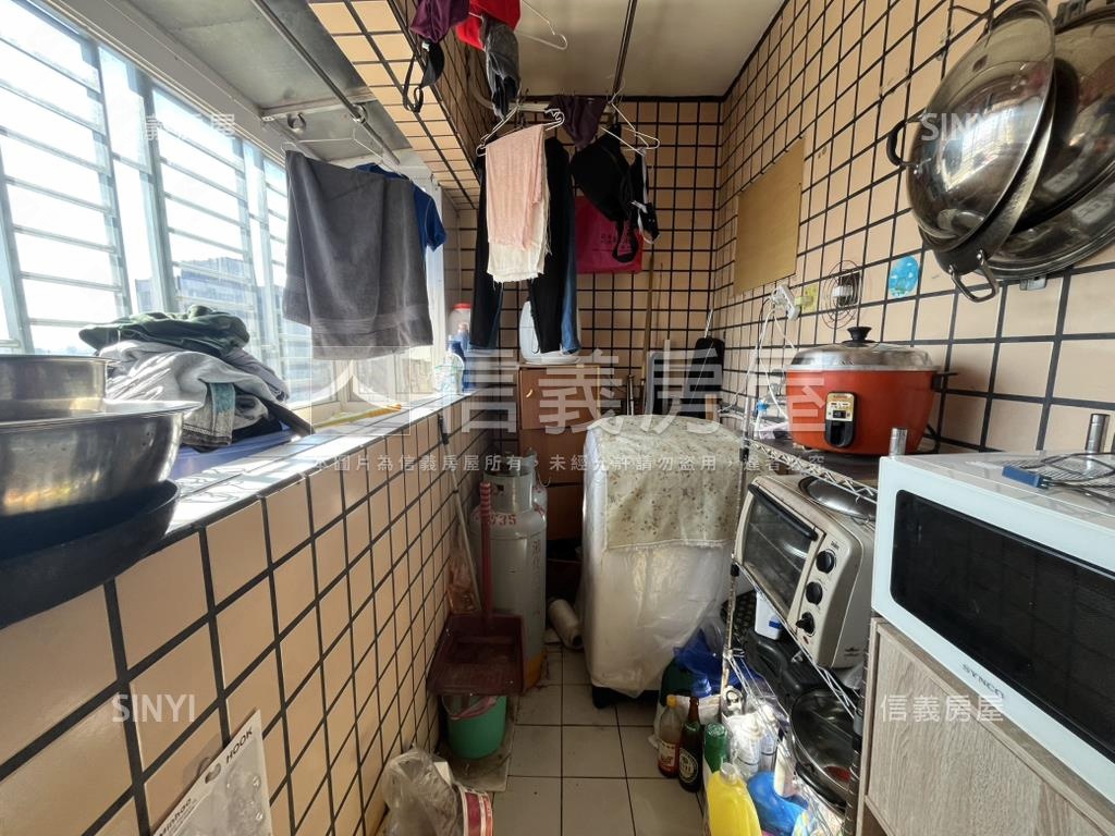 高樓遠景光明電梯３房房屋室內格局與周邊環境