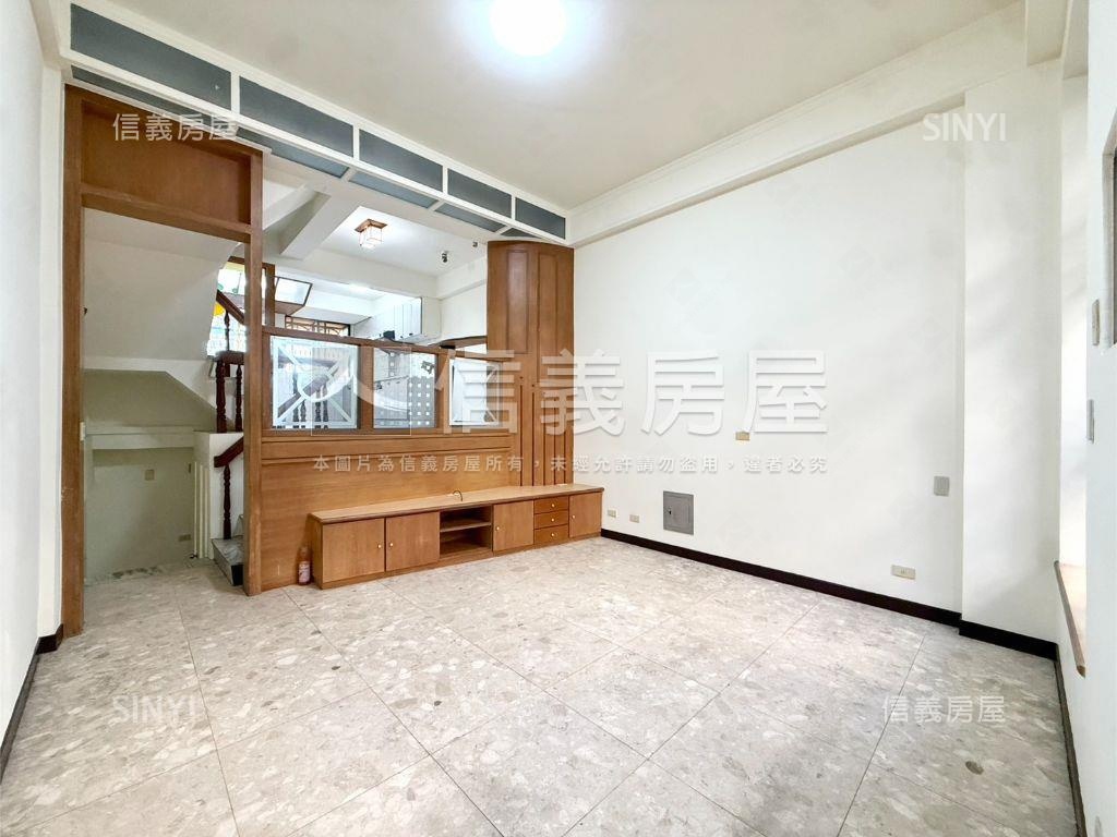 太子路中庭花園採光透天房屋室內格局與周邊環境