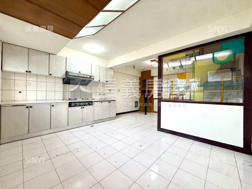 太子路中庭花園採光透天房屋室內格局與周邊環境