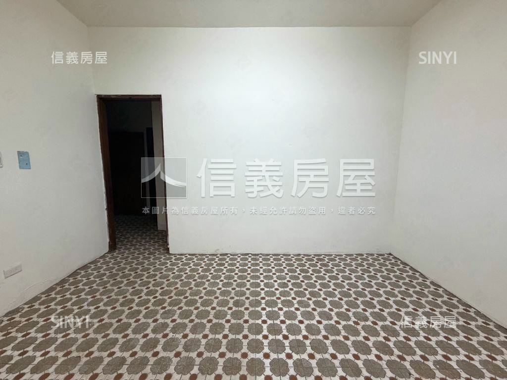 近公園金門街邊間透天房屋室內格局與周邊環境