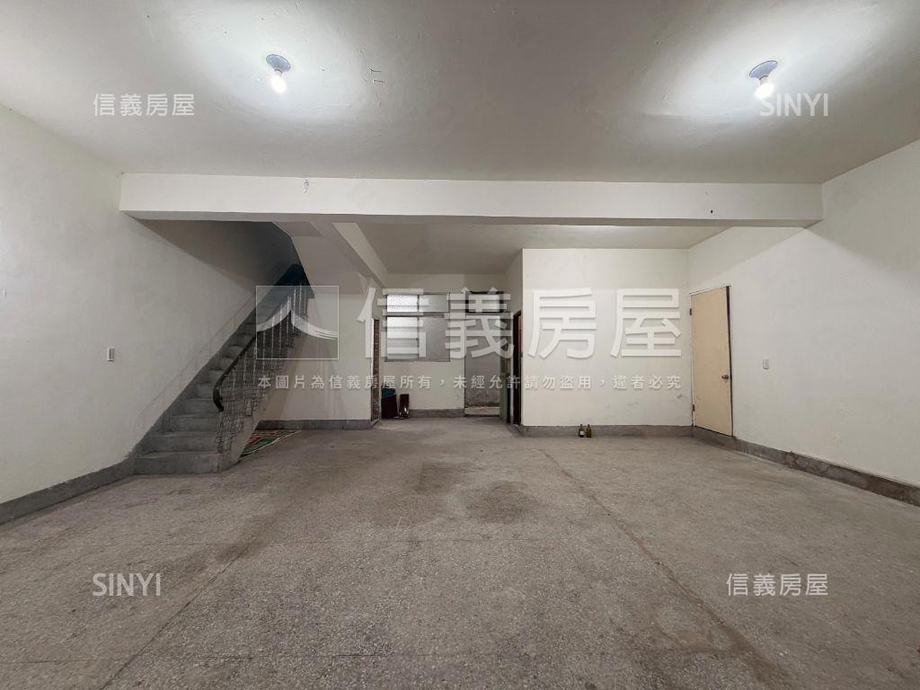 近公園金門街邊間透天房屋室內格局與周邊環境