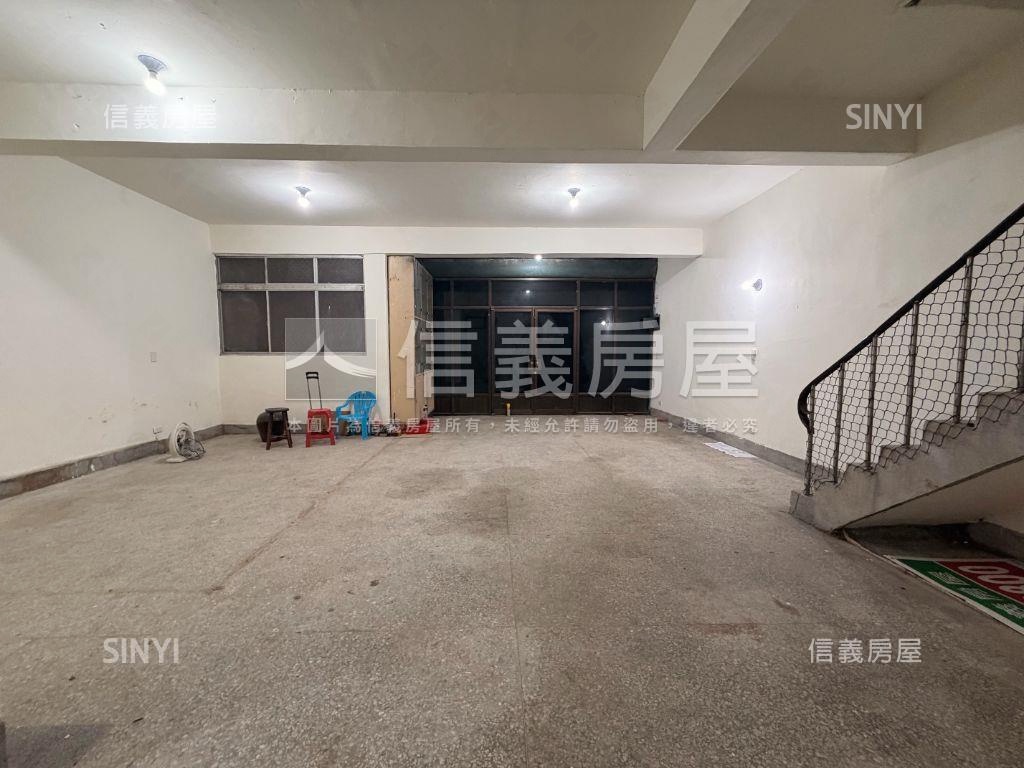 近公園金門街邊間透天房屋室內格局與周邊環境