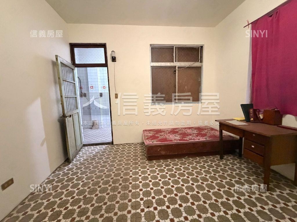 近公園金門街邊間透天房屋室內格局與周邊環境