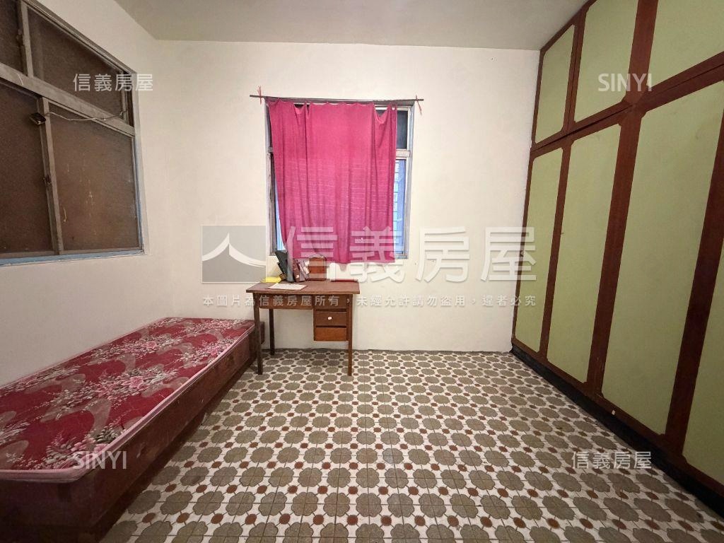 近公園金門街邊間透天房屋室內格局與周邊環境