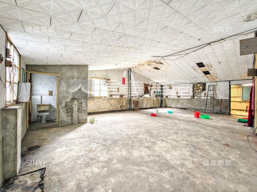 近公園金門街邊間透天房屋室內格局與周邊環境